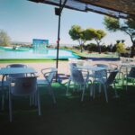 Un Rincón de Placer: La Serenidad de Nuestra Terraza con una Vista Inmejorable a la Refrescante Piscina de Worldog.